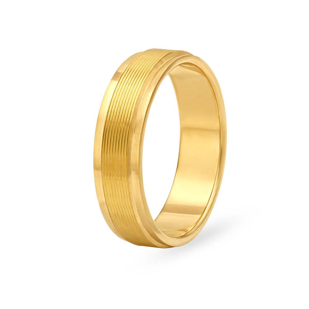 Striking Men's Gold Finger Ring